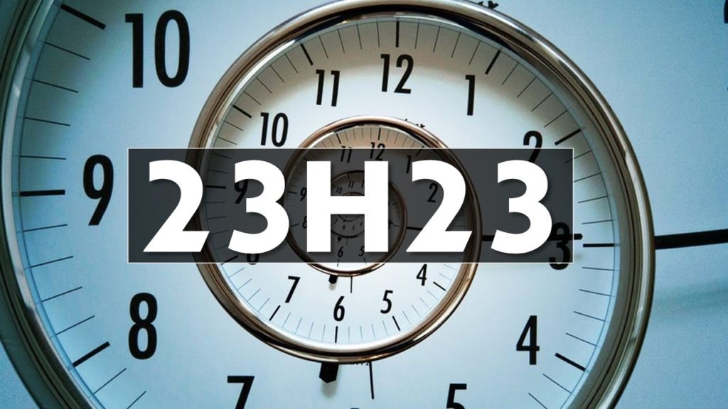 En numérologie, l’heure miroir 23h23 peut être considérée comme une heure particulièrement significative et chargée d’énergie.